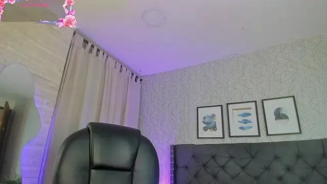 Snapshot of emma__smith1 chatting on March 22, 10:49 am emma smith1 online show from March 22, 10:49 am