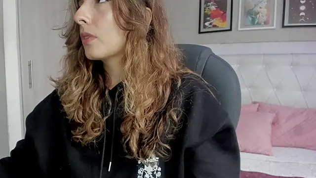 emma  smith1 online show from March 11, 12:22 pm