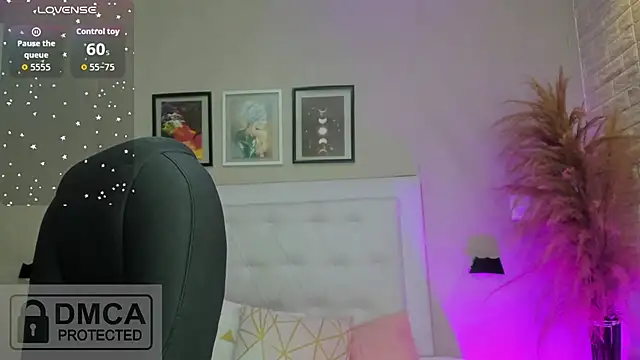 emma  smith1 online show from April 10, 10:42 am