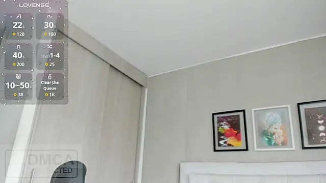 emma  smith1 online show from April 16, 1:01 pm