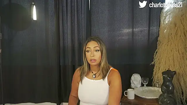 charlottelover21 online show from April 16, 9:39 pm