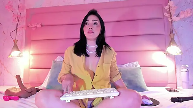 LIAH IZUMI online show from September 12, 1:33 pm