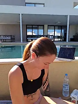 Laurahorney xo online show from March 11, 1:01 pm