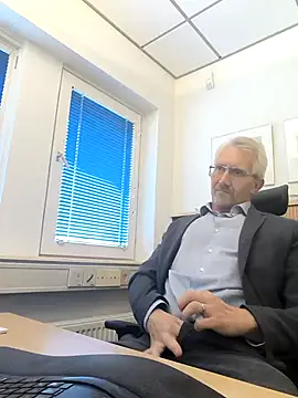 tom-swede online show from October 9, 2:37 pm