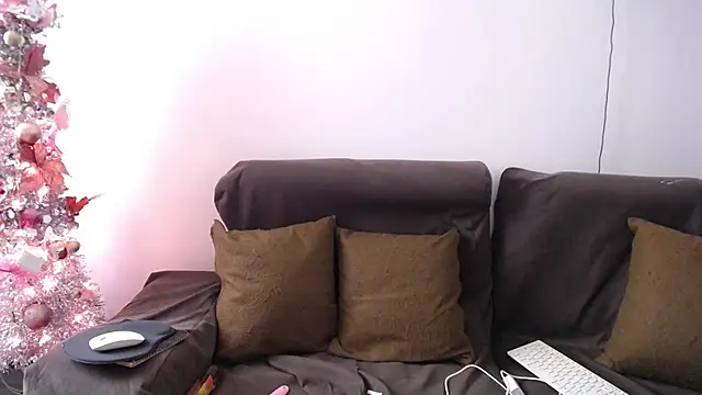 sara winehouse1 online show from December 31, 12:46 pm