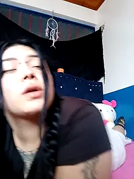 sara winehouse1 online show from February 2, 4:00 pm