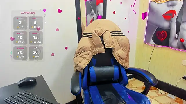 sara winehouse1 online show from April 25, 4:48 am