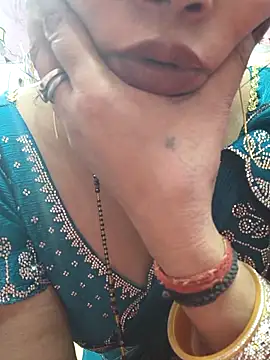 Snapshot of Ritasingh-0461 chatting on February 15, 8:13 am Ritasingh-0461 online show from February 15, 8:13 am