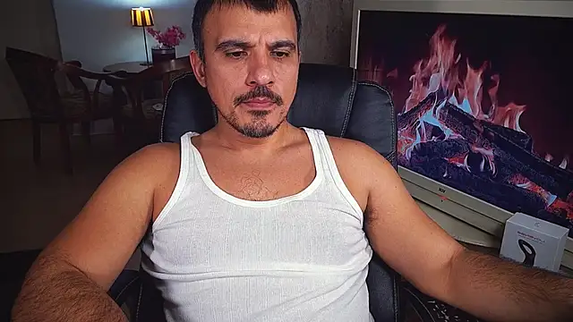 Snapshot of officeman7 chatting on December 1, 4:51 pm officeman7 online show from December 1, 4:51 pm