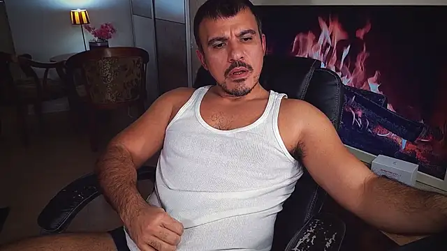 Snapshot of officeman7 chatting on December 2, 5:15 pm officeman7 online show from December 2, 5:15 pm