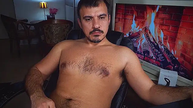 Snapshot of officeman7 chatting on December 7, 8:38 pm officeman7 online show from December 7, 8:38 pm