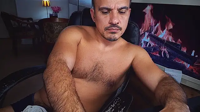 Snapshot of officeman7 chatting on December 11, 8:18 pm officeman7 online show from December 11, 8:18 pm