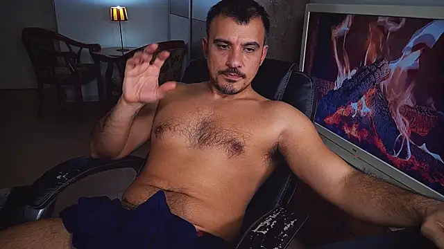 Snapshot of officeman7 chatting on December 16, 8:16 pm officeman7 online show from December 16, 8:16 pm