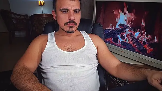 Snapshot of officeman7 chatting on December 27, 5:37 pm officeman7 online show from December 27, 5:37 pm