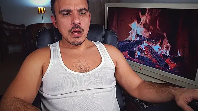 Snapshot of officeman7 chatting on December 29, 5:44 pm officeman7 online show from December 29, 5:44 pm