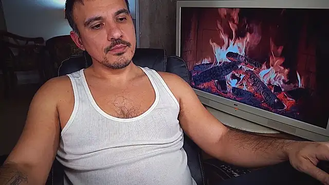 Snapshot of officeman7 chatting on December 31, 4:25 pm officeman7 online show from December 31, 4:25 pm