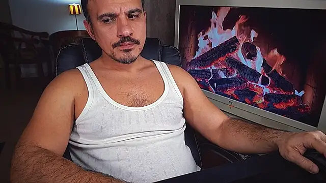 Snapshot of officeman7 chatting on January 8, 5:05 pm officeman7 online show from January 8, 5:05 pm