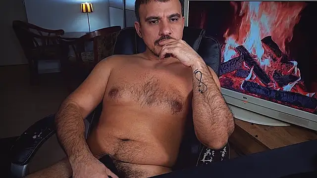 Snapshot of officeman7 chatting on January 22, 7:03 pm officeman7 online show from January 22, 7:03 pm