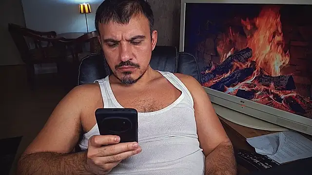 Snapshot of officeman7 chatting on February 4, 9:41 pm officeman7 online show from February 4, 9:41 pm