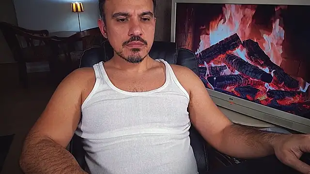 Snapshot of officeman7 chatting on February 5, 4:25 pm officeman7 online show from February 5, 4:25 pm