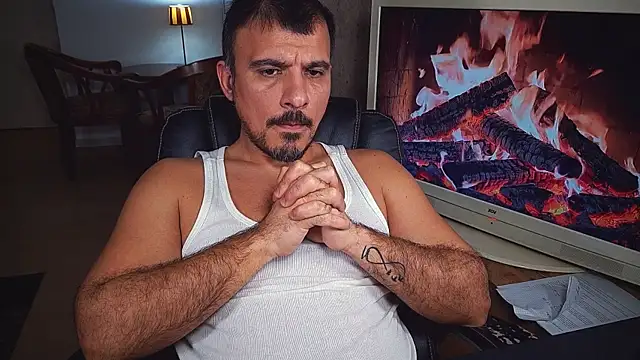 Snapshot of officeman7 chatting on February 6, 7:51 pm officeman7 online show from February 6, 7:51 pm