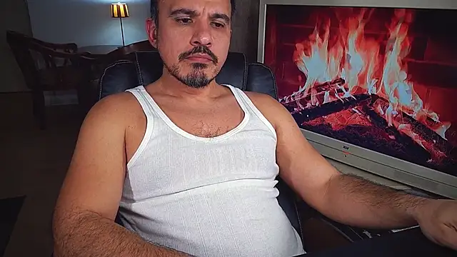 Snapshot of officeman7 chatting on February 7, 5:07 pm officeman7 online show from February 7, 5:07 pm