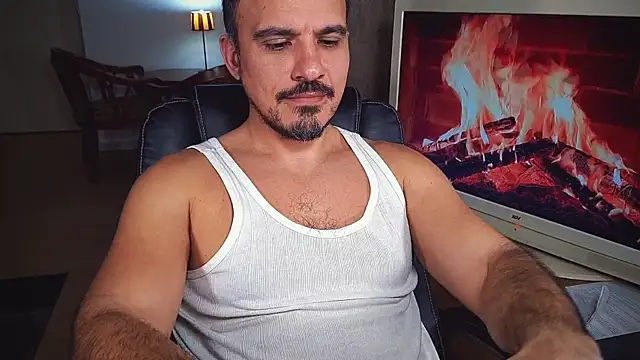 Snapshot of officeman7 chatting on February 9, 7:09 pm officeman7 online show from February 9, 7:09 pm