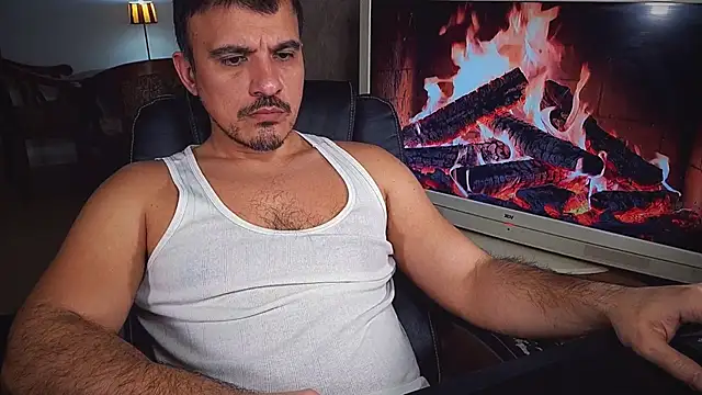 Snapshot of officeman7 chatting on February 15, 5:17 pm officeman7 online show from February 15, 5:17 pm