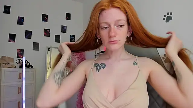 Snapshot of Aliceginger99 chatting on April 23, 1:24 pm Aliceginger99 online show from April 23, 1:24 pm