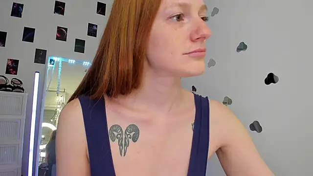 Snapshot of Aliceginger99 chatting on May 14, 1:18 pm Aliceginger99 online show from May 14, 1:18 pm