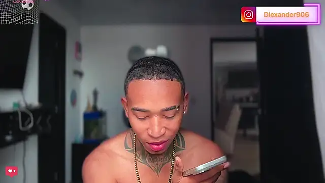Snapshot of sexy_blacks_ chatting on June 24, 12:15 pm sexy blacks online show from June 24, 12:15 pm