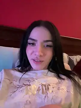 Snapshot of ShannonShanny chatting on December 17, 9:49 pm ShannonShanny online show from December 17, 9:49 pm