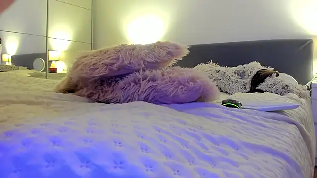 angeloflovee online show from October 21, 6:30 pm