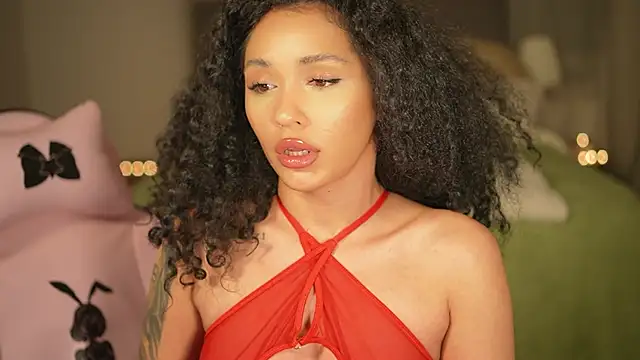 Snapshot of Moan4u chatting on December 13, 1:04 am Moan4u online show from December 13, 1:04 am