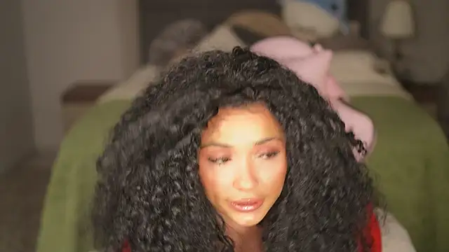 Snapshot of Moan4u chatting on December 19, 2:34 am Moan4u online show from December 19, 2:34 am