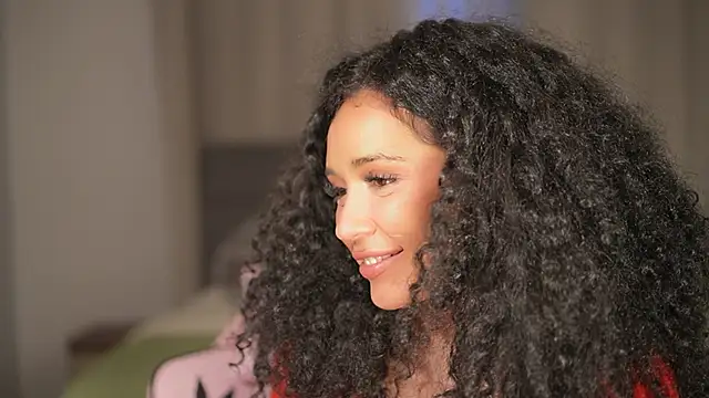 Snapshot of Moan4u chatting on December 19, 5:40 am Moan4u online show from December 19, 5:40 am