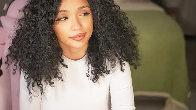 Snapshot of Moan4u chatting on December 20, 1:25 am Moan4u online show from December 20, 1:25 am