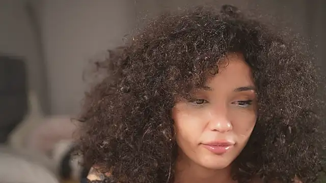 Snapshot of Moan4u chatting on February 6, 3:06 am Moan4u online show from February 6, 3:06 am