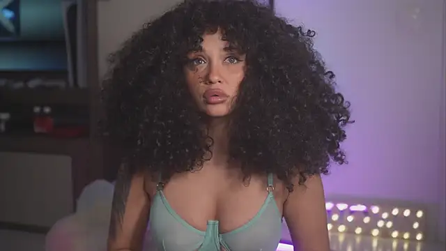 Snapshot of Moan4u chatting on September 13, 6:57 am Moan4u online show from September 13, 6:57 am