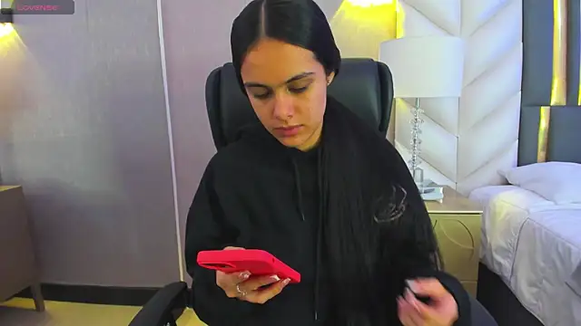 ChloeHarper  online show from January 14, 11:49 am