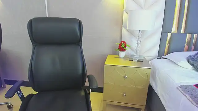 ChloeHarper  online show from February 11, 11:37 am