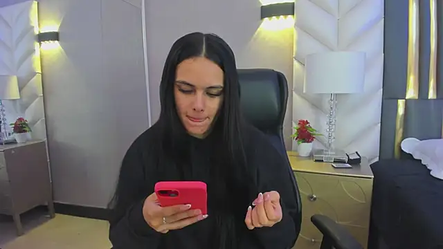 ChloeHarper  online show from March 28, 11:54 am