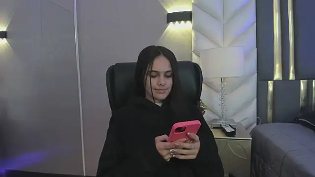 Snapshot of ChloeHarper_ chatting on April 17, 11:46 am ChloeHarper online show from April 17, 11:46 am