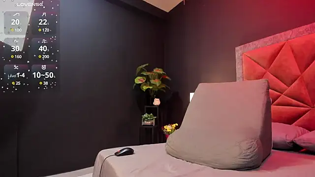 mia milff online show from March 6, 5:33 pm