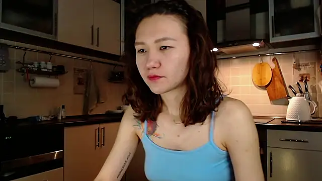 Kelly Yon online show from December 10, 8:16 pm