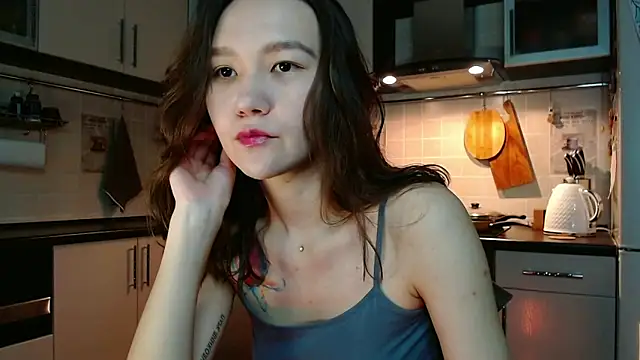 Kelly Yon online show from March 11, 8:53 pm