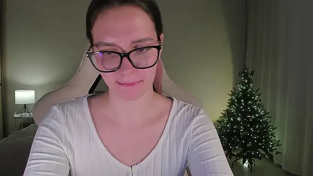 Snapshot of Sonia_moon_ chatting on December 8, 4:14 am Sonia moon online show from December 8, 4:14 am