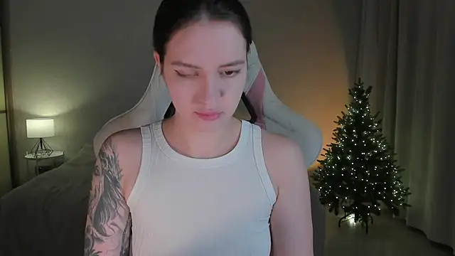 Snapshot of Sonia_moon_ chatting on December 16, 1:21 am Sonia moon online show from December 16, 1:21 am