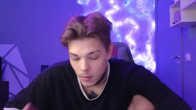 DENIS HERE online show from December 9, 5:19 pm