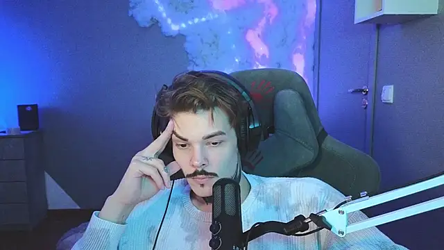 DENIS HERE online show from January 30, 2:25 pm